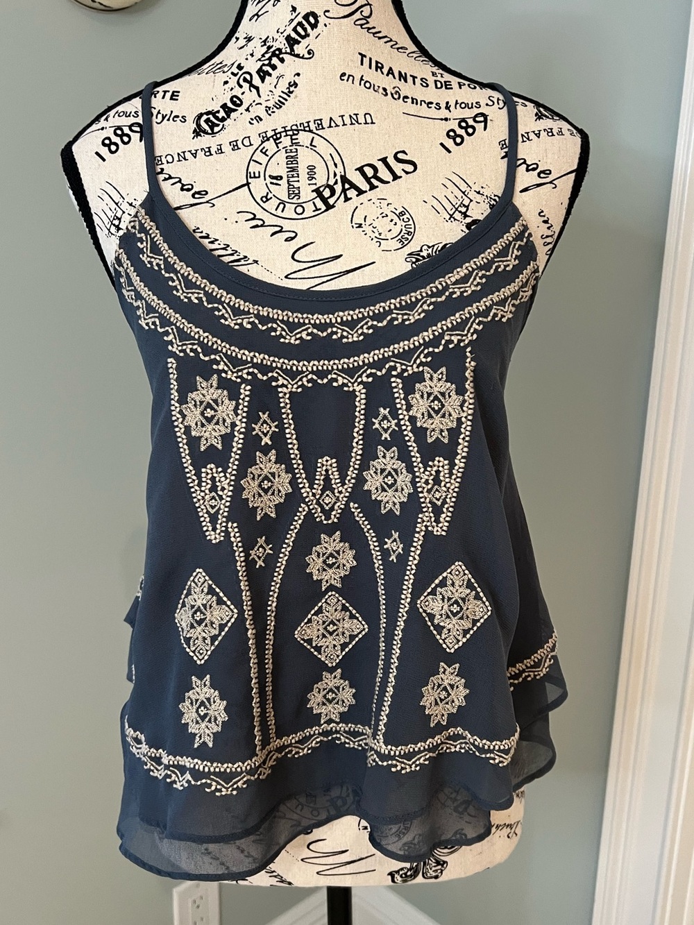 Ecote gray/blue camisole | cream embroidery Racerback | SZ S | Great Condition